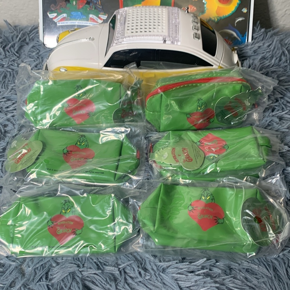 Revolution Green Grinch Cosmetic Bag with Red Zipper set of 2 - Picture 4 of 8